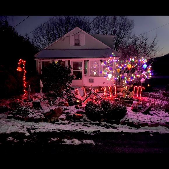 💥🎉 HAPPY HOLIDAYS FELLOW POSHERS! - Picture 14 of 16